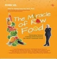 The miracle of raw food : menyingkap rahasia 4 strategi sehat seimbang dari mentor kesehatan Korea